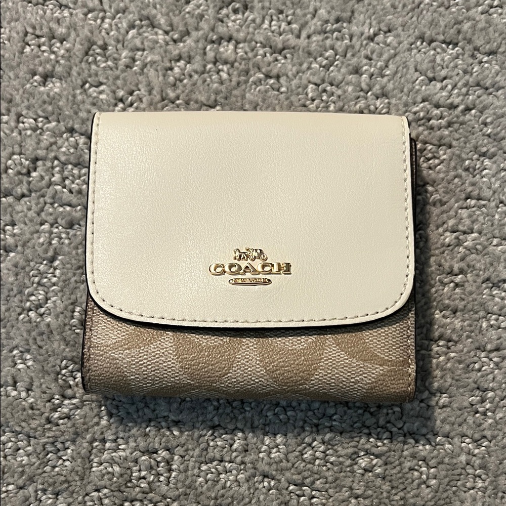 Coach Women's Cream and Brown Wallet